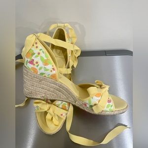 Lilly Pulitzer espadrilles lace up yellow fruit & floral New, never worn.